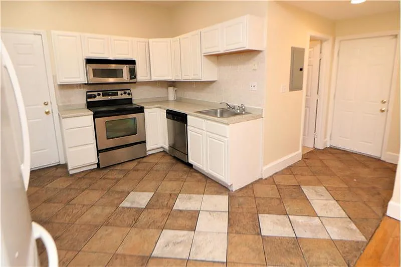 Building Photo - 14 Estella St #1