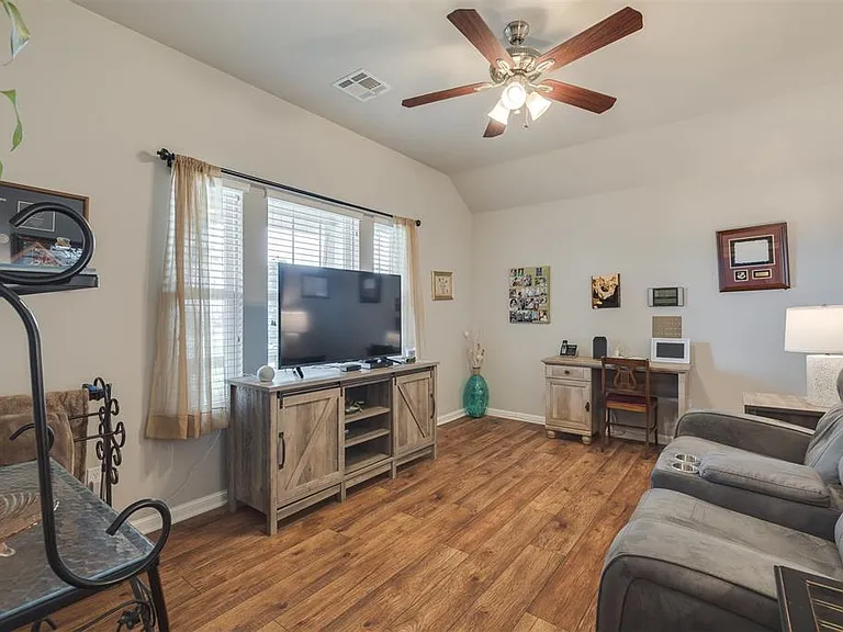 18500 Summer Grove Ave — Photo 5