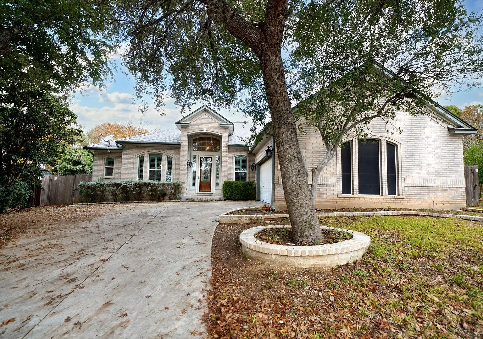Spacious & Updated 3-Bedroom Home in Deer Creek, Schertz, TX - Realtor Commission: $500 — Photo 2