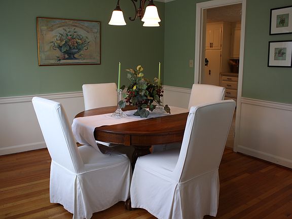 Formal D/R with Hardwood Flrs