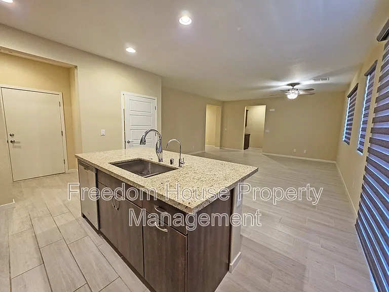 4882 E Beacon Ridge Dr — Photo 31