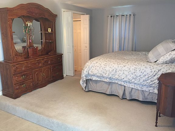 Master bath & Walk-in Closet