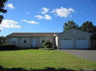 26 Thrasher Ave, Bellport, NY 11713