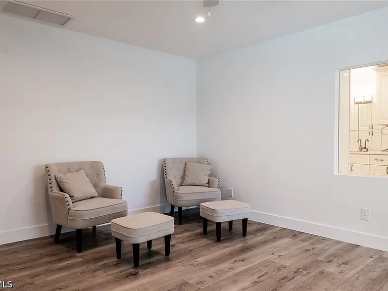 14562 Riverside Dr — Photo 25