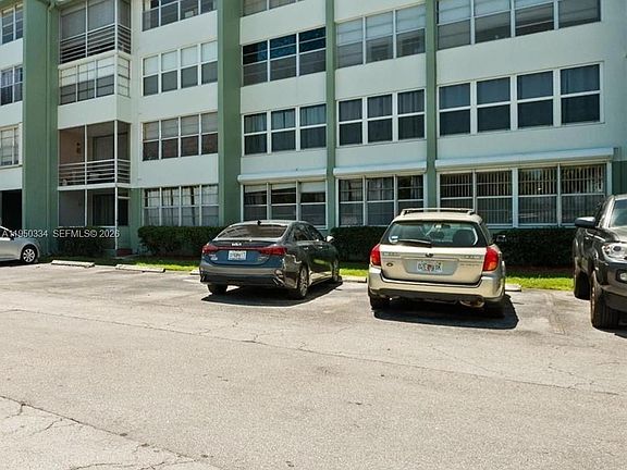 2nd image of 2771 Taft St APT 411