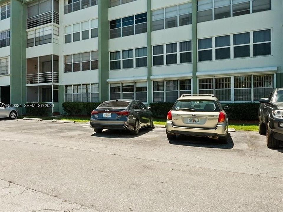 1st image of 2771 Taft St APT 411