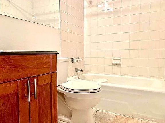 4th image of 370 W 30th St APT 4C
