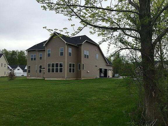 3rd image of 2 Whitley Ct