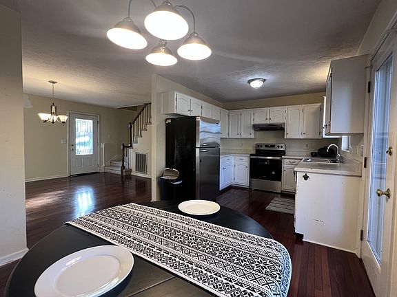 3rd image of 1406 Ashlawn Dr