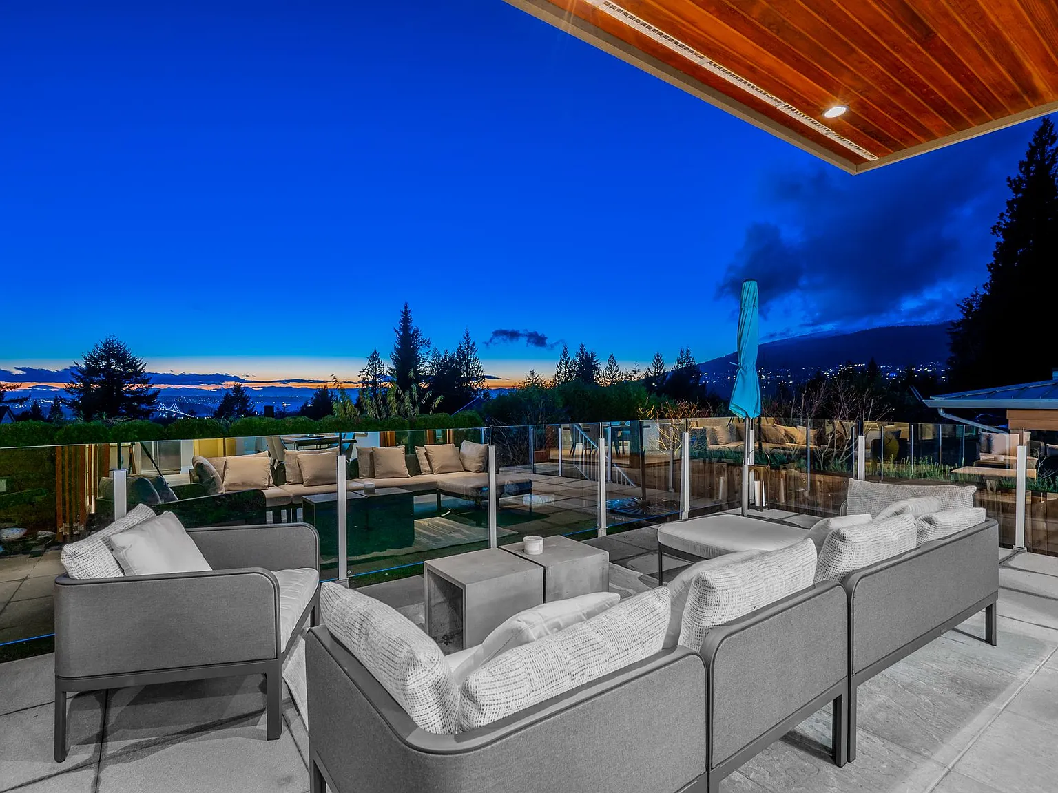 5 bed, 3.5 bath, 4685 sqft, $13,300 — Photo 4