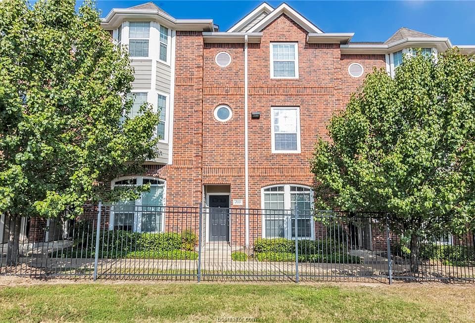 1st image of 305 Holleman Dr #203