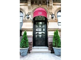 240 East 52nd Street in Turtle Bay