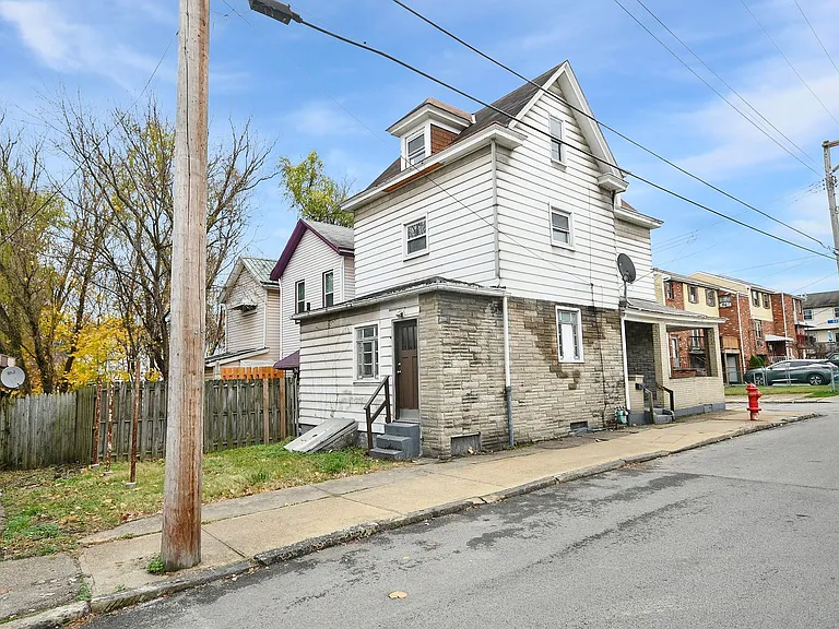 1243 Evans St — Photo 27