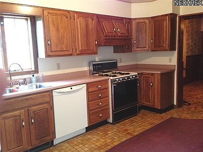 4th image of 328 Vine St