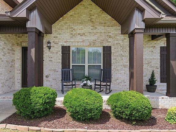 4th image of 2065 Stratford Ln