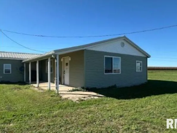 811 Center St, Augusta, IL 62311
