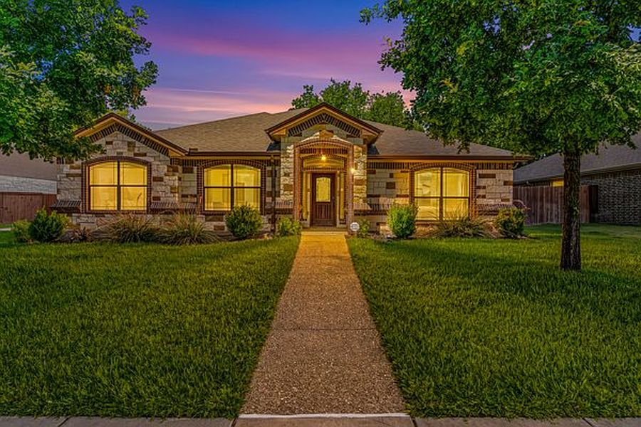 820 Springdale Cir - Property Image