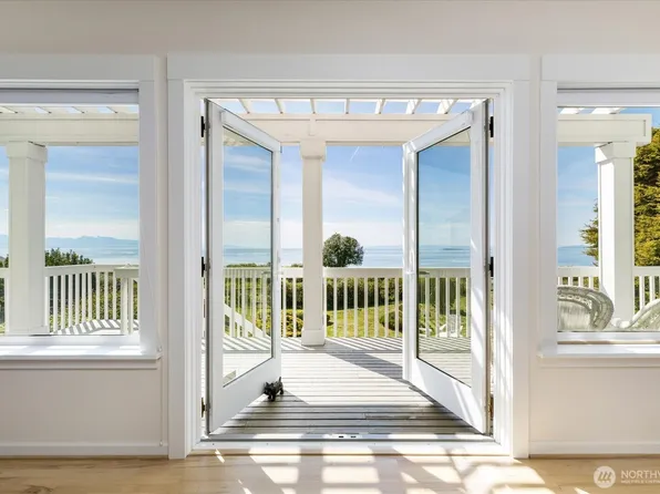 2029 West Beach Road, Oak Harbor, WA 98277