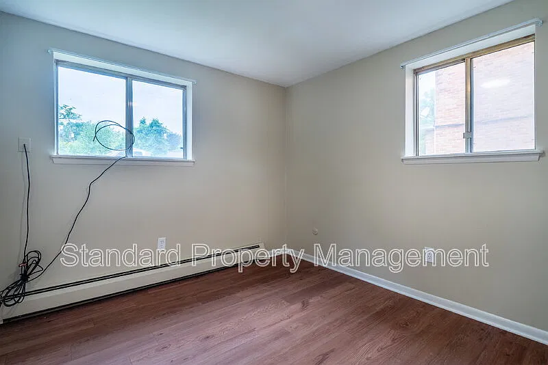 2 bed, 1.0 bath, $1,095 — Photo 4