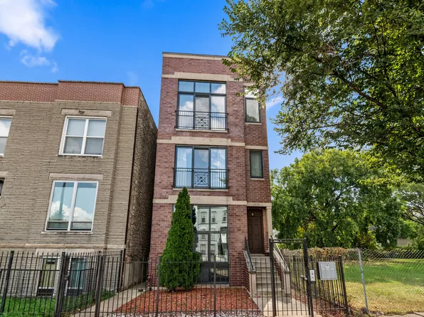 2421 W Warren Blvd #3, Chicago, IL 60612
