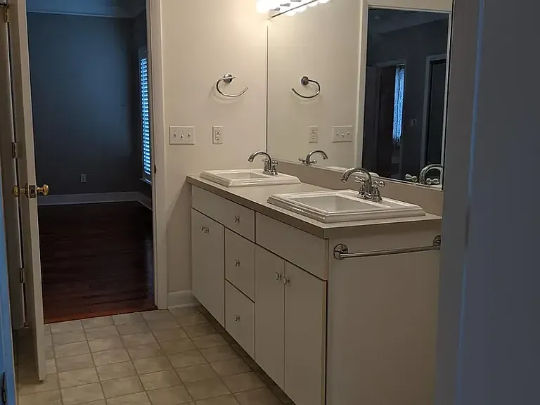 2710 Green Meadow Dr — Photo 5