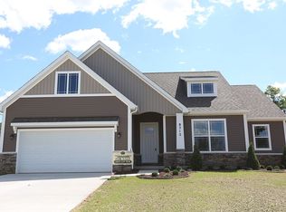 1036 Woods Edge Dr, Hartland, MI