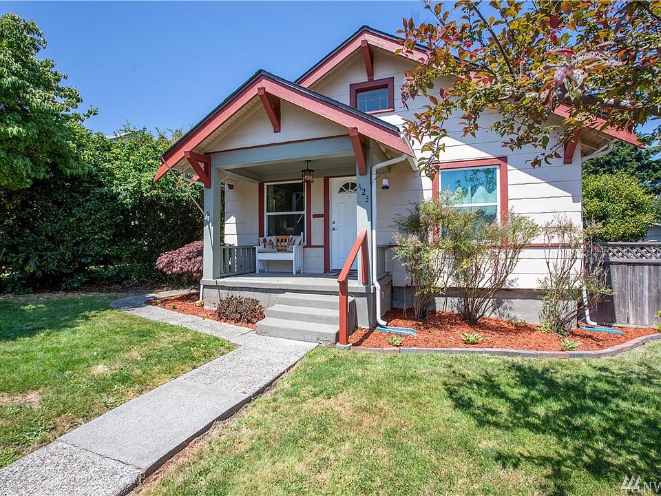 Adorable Craftsman home on a beautiful large lot - trees galore allowing for wonderful privacy!