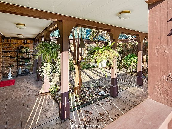 4th image of 1307 Angelina Cir