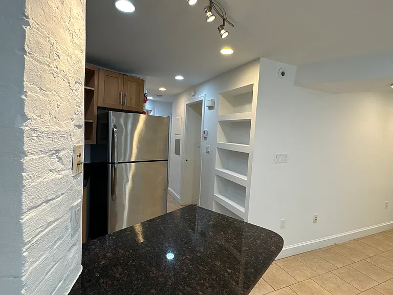672 Maryland Ave NE #A — Photo 6