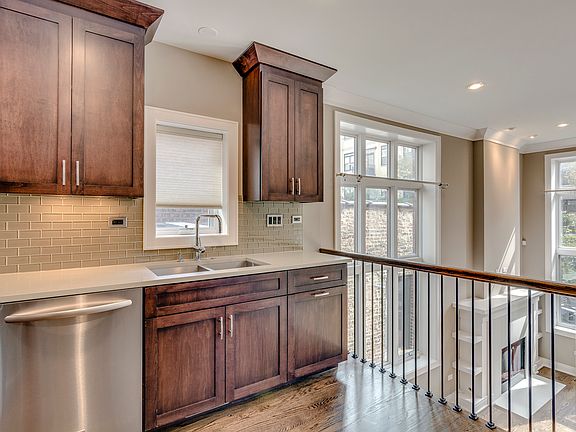 4th image of 1530 W Haddon Ave APT 1E