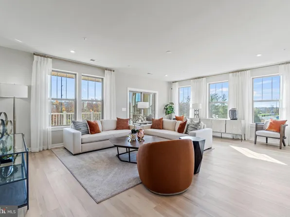 219 Park Central Ter #B, Manassas, VA 20111