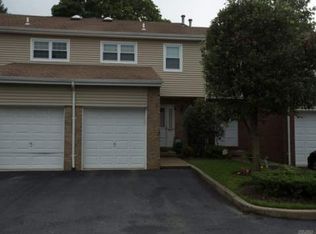 1477 William St, Merrick, NY 11566