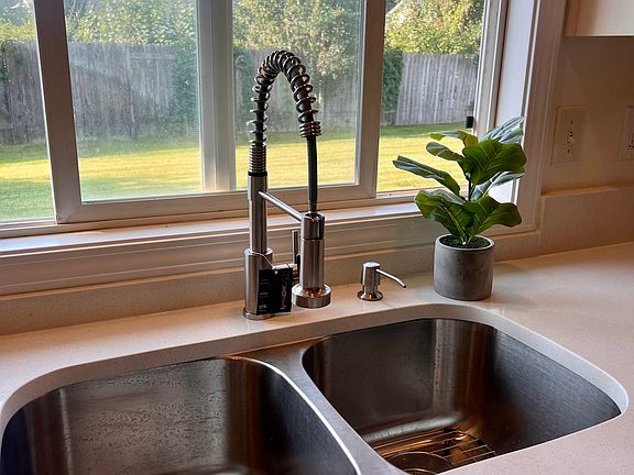 5th image of 1881 E Cougar Creek Dr