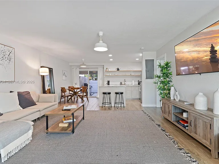 300 SW 23rd St #2 — Photo 3