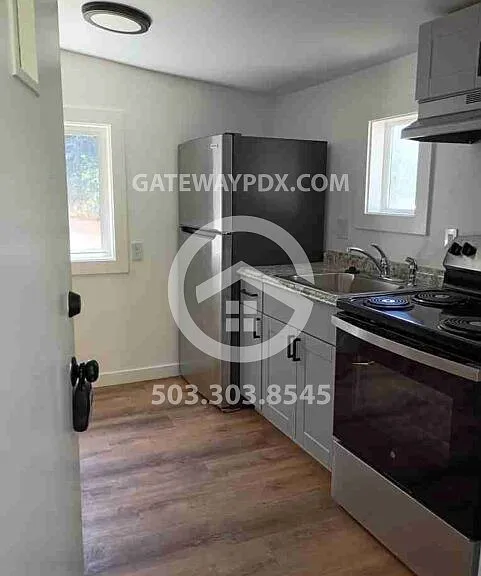 662 Monmouth St — Photo 8