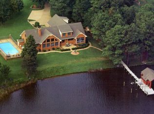 277 Queens Creek Rd, Hallieford, VA 23068