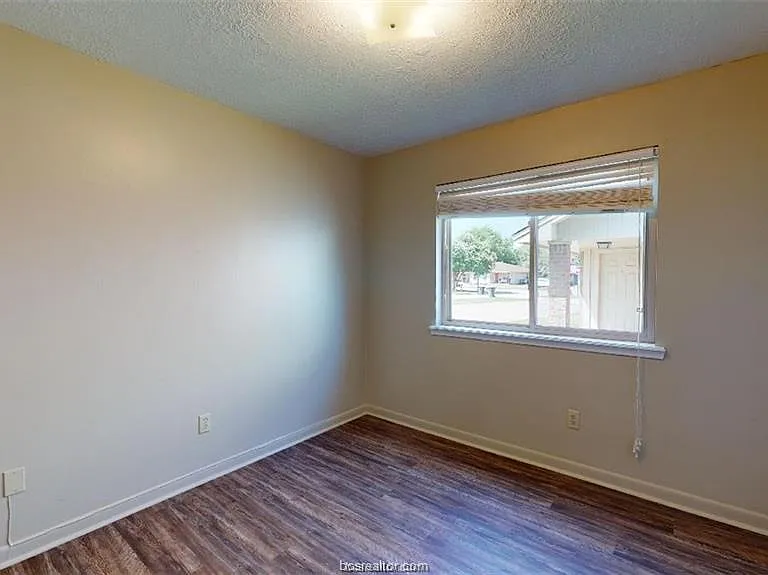 1411 Gramma Ct — Photo 6