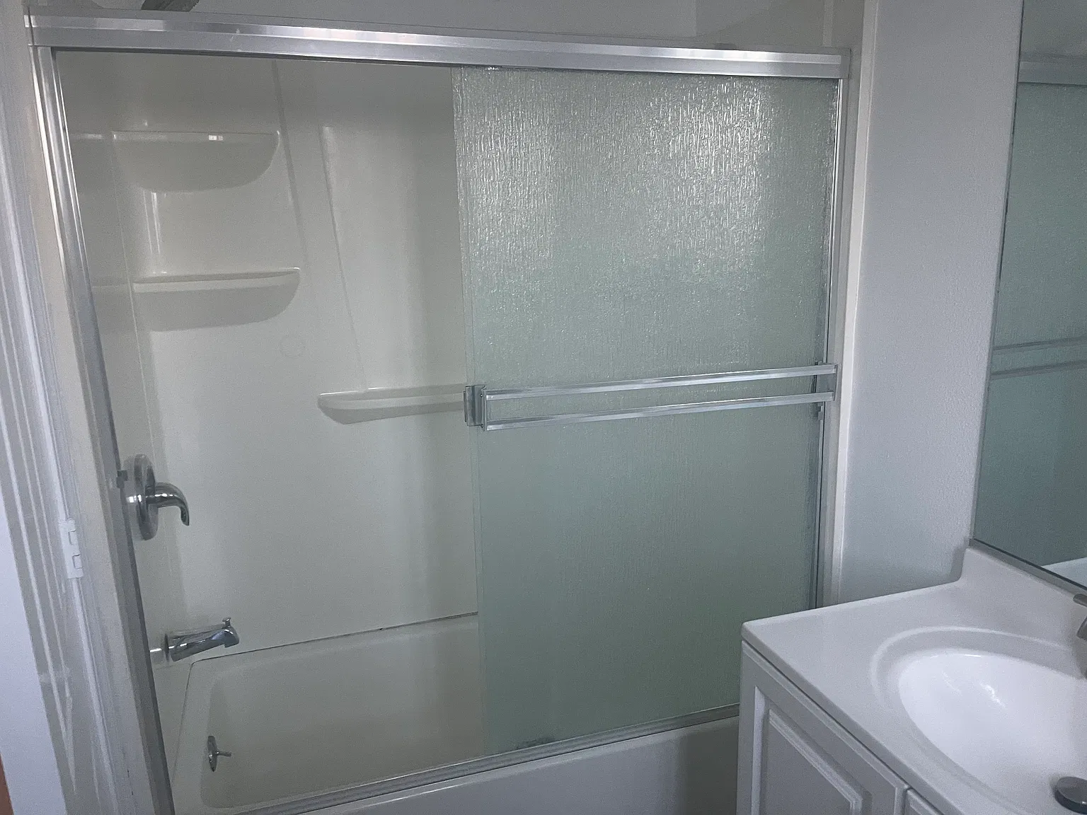 1 bed, 700 sqft, $2,400 — Photo 3