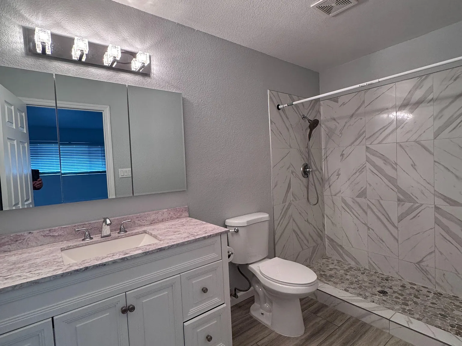 4 bed, 3.5 bath, 3493 sqft, $1,200 — Photo 2