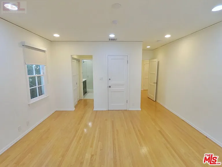 10749 Wellworth Ave — Photo 20