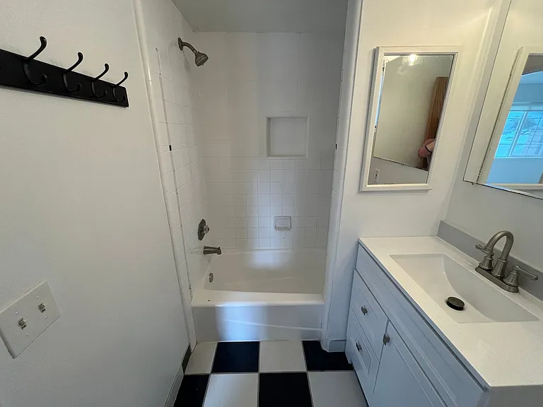 1236 Mackinnon Ave — Photo 9
