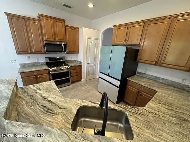 3 bed, 2.0 bath, 1784 sqft, $2,650 — Photo 3