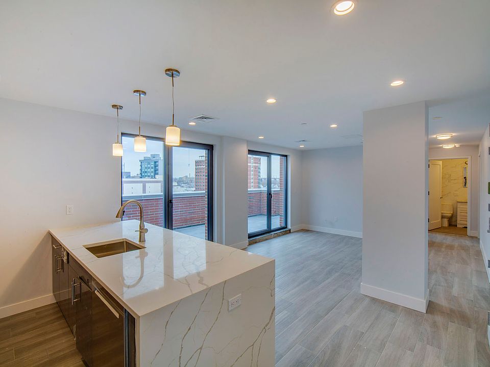 1st image of 25-40 31st St Unit Penthouse 7