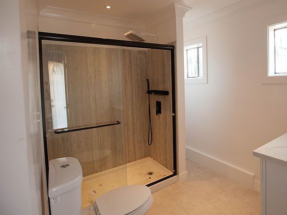 5th image of 830 Laguna Ave #1/2
