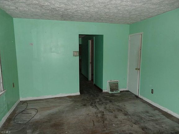 3rd image of 158 E Emerling Ave