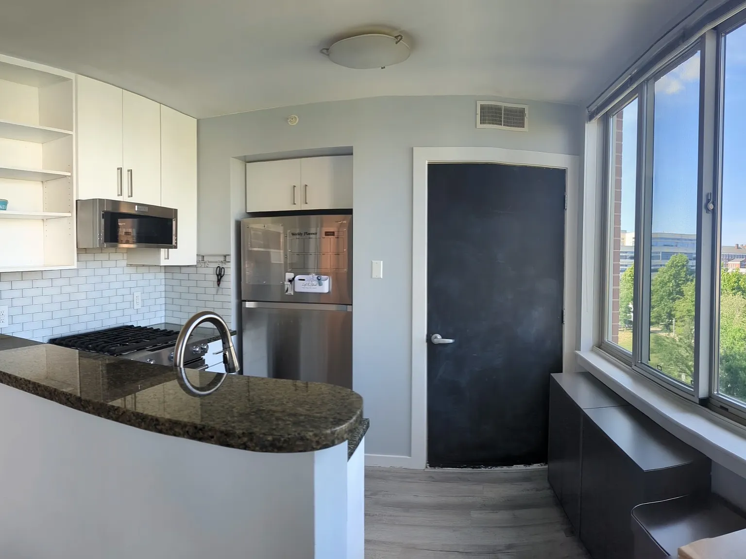 2 bed, 1090 sqft, $3,333 — Photo 3