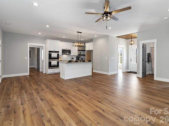 4th image of 2605 Mount Prospect Dr