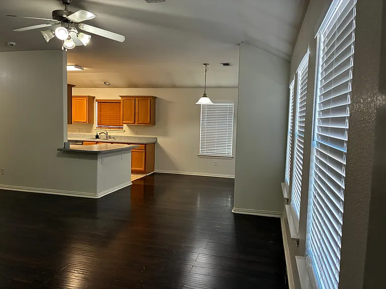 515 Creekside Dr — Photo 26