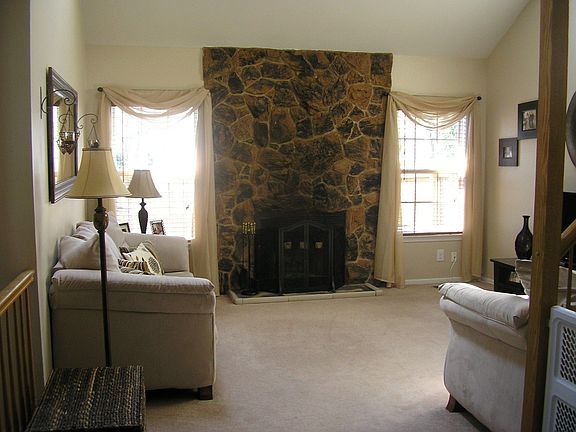 5th image of 516 Woodbine Ln