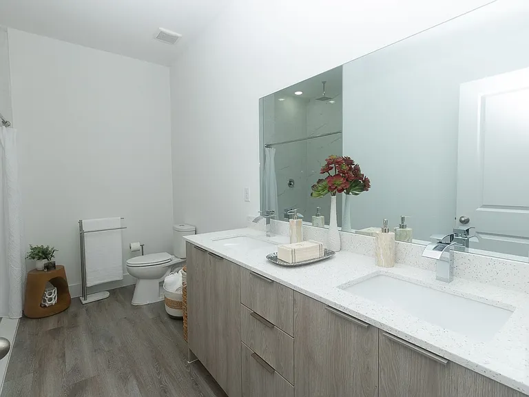 1121 Deauville St E — Photo 48